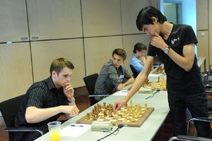 Anish Giri schlägt den Zentrumsbauern von Florian Pötz